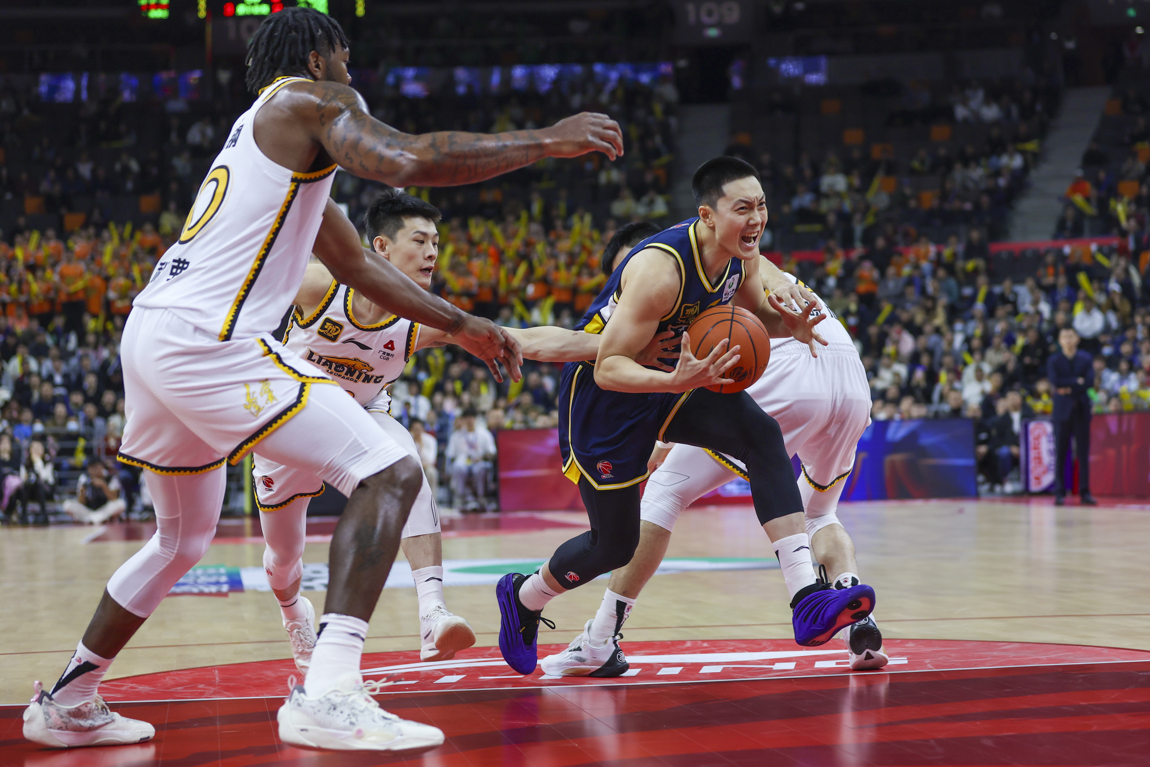 JNH金年会-包含欧超杯清晨走向成谜，广厦男篮回应争议，球迷炸锅，团队化学反应显著的词条